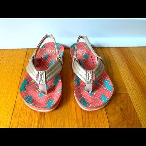 Reef size 9/10 little kids flip flop gold metallic top sandals with pink bottoms